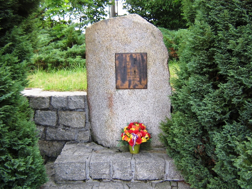 3--- Staňkov- pomník RA.jpg
